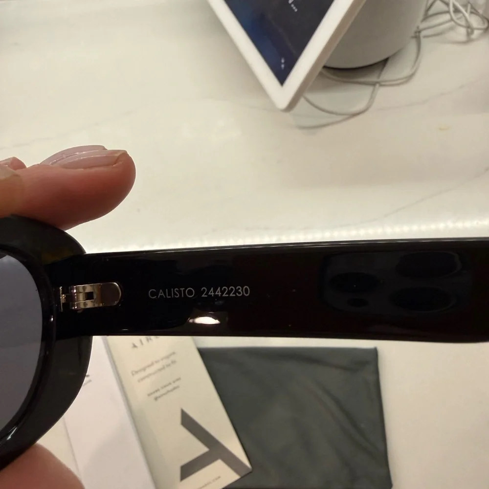 Aire Calisto Black Women's Sunglasses - Picture 4 of 6